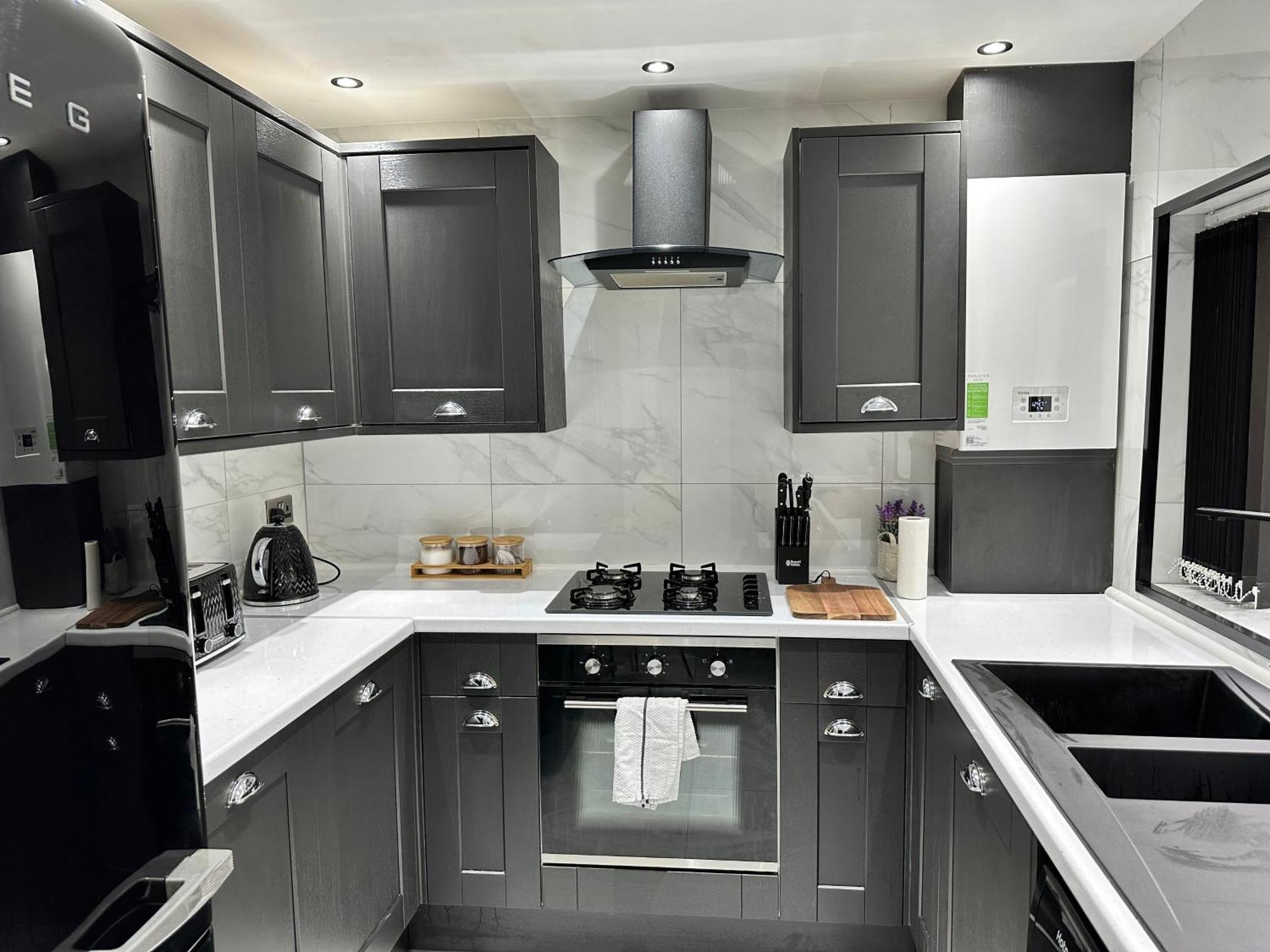 4 Bed 4 Bath House With Free Parking, 5 Mins To Lfc And 15 Mins To City Centre Liverpool Exterior foto